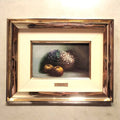 Óleo sobre tabla con membrillos y flores en cesta, enmarcado en marco metálico dorado. Firmado por Sabater, ideal para decoración de interiores.