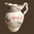 Jarro de porcelana Saint Amand et Hamage Nord con motivos florales en tonos pastel, diseño clásico del siglo XIX para decoración rústica o vintage.