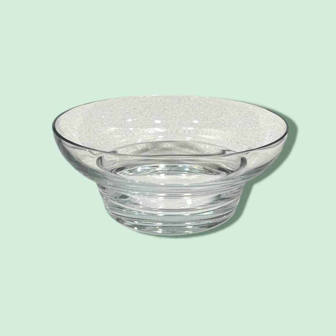 Cuenco de cristal de Bohemia transparente con diseño artesanal, ideal para decoración elegante en el hogar. Pieza decorativa de alta calidad.