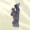 Perfil derecho de la estatua Nepali de Bhairava en madera, con alas talladas y expresión facial detallada, pieza de arte asiático.