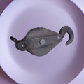 Polea Pasteca de Barco de Hierro antigua con acabado envejecido, auténtica pieza náutica para coleccionistas y decoración temática.
