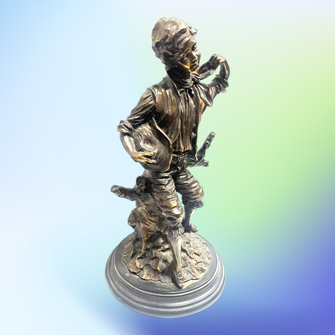 Figura decorativa de resina de un chico con sombrero y oveja, estilo antiguo. Ideal para añadir tradición y modernidad a tu decoración del hogar.