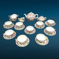 Juego de Té Macao de porcelana fina con diseño floral y detalles dorados. Elegancia y estilo único para una experiencia de té sofisticada.