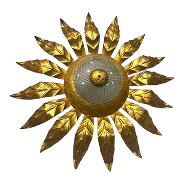 Lámpara Hojas años 50 de techo en hierro dorado con diseño de hojas y cristal difusor. Ideal para iluminar pasillos y halls con estilo vintage.