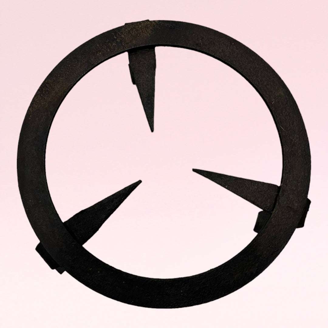 Vista superior del Gran Estrebede circular, estructura metálica con tres soportes, ideal para cocinar a la antigua con candela.