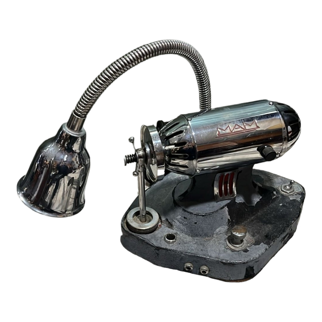 Máquina Reparar Medias MAM con diseño metálico cromado y lámpara integrada, ideal para decoración vintage en Home & Garden > Decor.