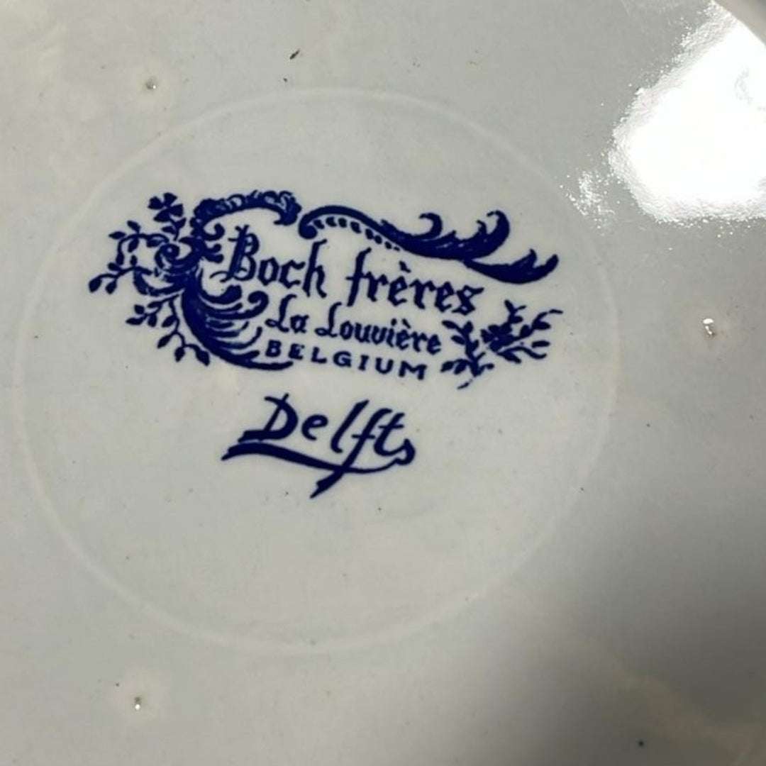 Sello trasero del plato viejo estilo clásico años 50, marca Bock Frères La Louvière Belgium Delft, cerámica belga decorativa azul.