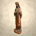 Escultura del Sagrado Corazón de Jesús en madera, con detalles tallados a mano. Perfecta para expresar devoción y fe en cualquier espacio.