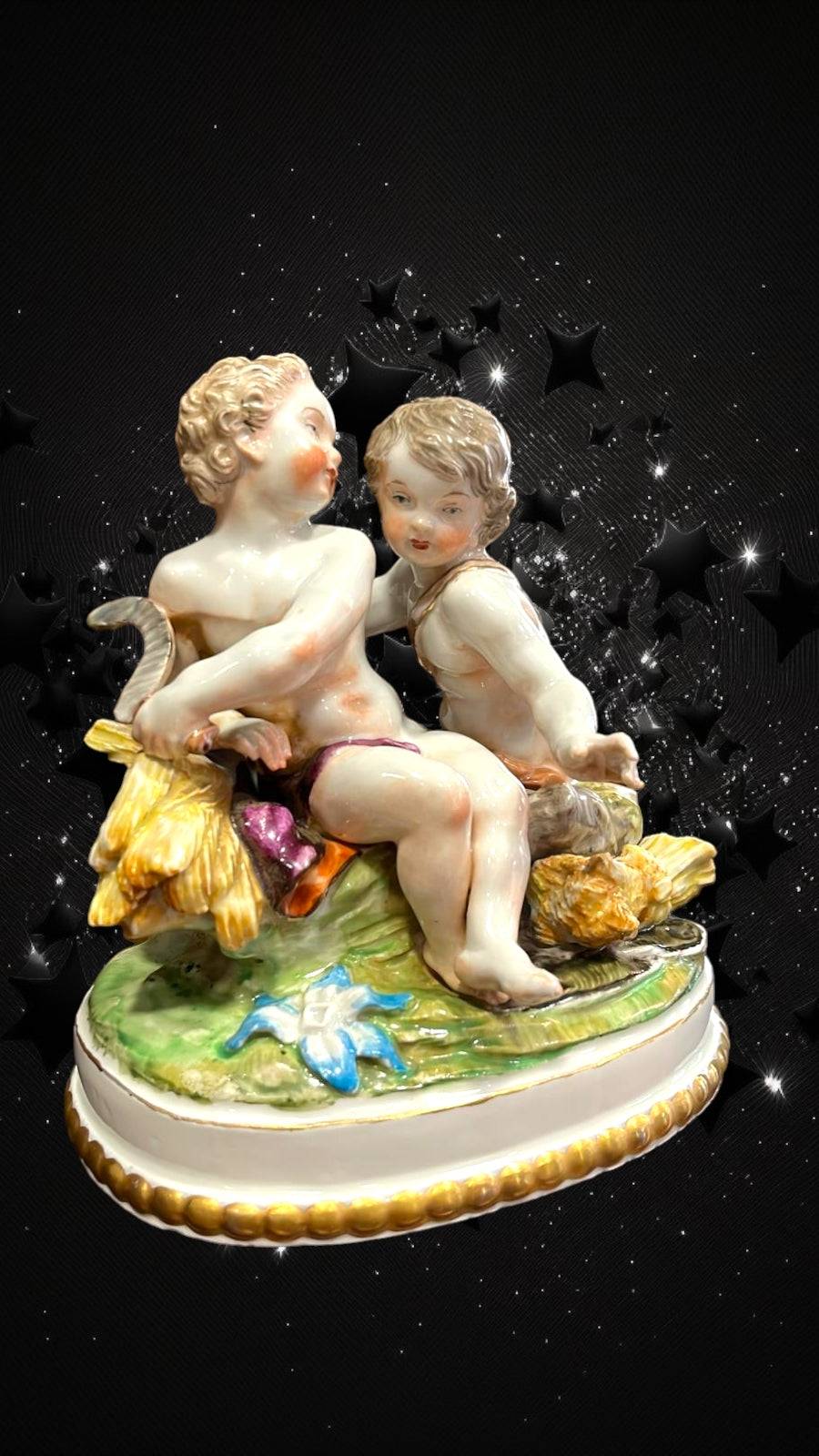 Amorcillos Pareja Recolectores en escena campestre, figura de porcelana con acabado brillante, decoración clásica Home & Garden.