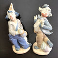 Pareja de figuras Nao-Lladró en porcelana, payasos con flor y acordeón, perfectas para coleccionistas de decoración artística.