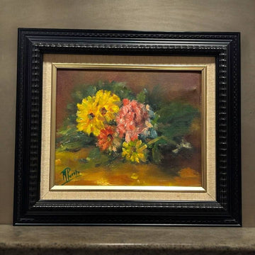 Óleo original sobre lienzo de flores firmado por M. Puerto, enmarcado en marco negro con borde dorado. Ideal para decoración elegante de interiores.