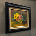 Pintura al óleo de flores difusas con firma de M. Puerto, vista lateral del marco decorativo negro. Perfecta para espacios de estilo clásico.