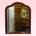 Espejo de consola en caoba con cristal biselado, marco curvo elegante ideal para decoración de interiores. Espejo de caoba - Cristal biselado.