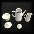 Vista superior del Juego de Café Epiag de Porcelana Fina con tapas removidas, mostrando diseño elegante en azul, dorado y blanco para el hogar.