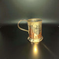 Jarra de Cerveza Alemana en metal vintage coleccionista con acabado envejecido, ideal para decoración rústica en hogar o bar temático.
