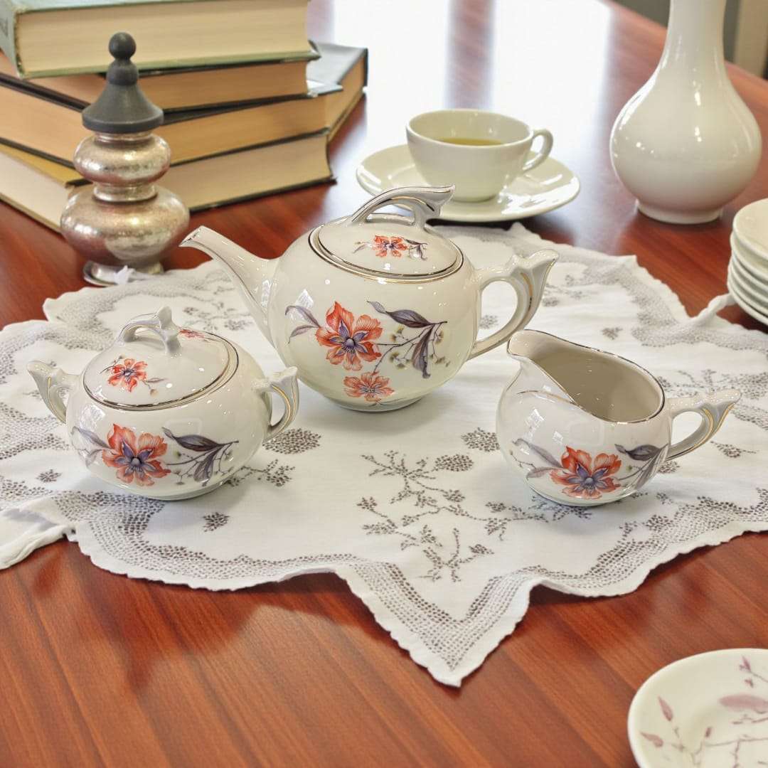 Juego completo de té Baviera con cafetera, tazas y lechera.