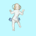 Vista trasera de la figura Niño Jesús en porcelana MIRETE, con sello distintivo y detalles artesanales únicos.