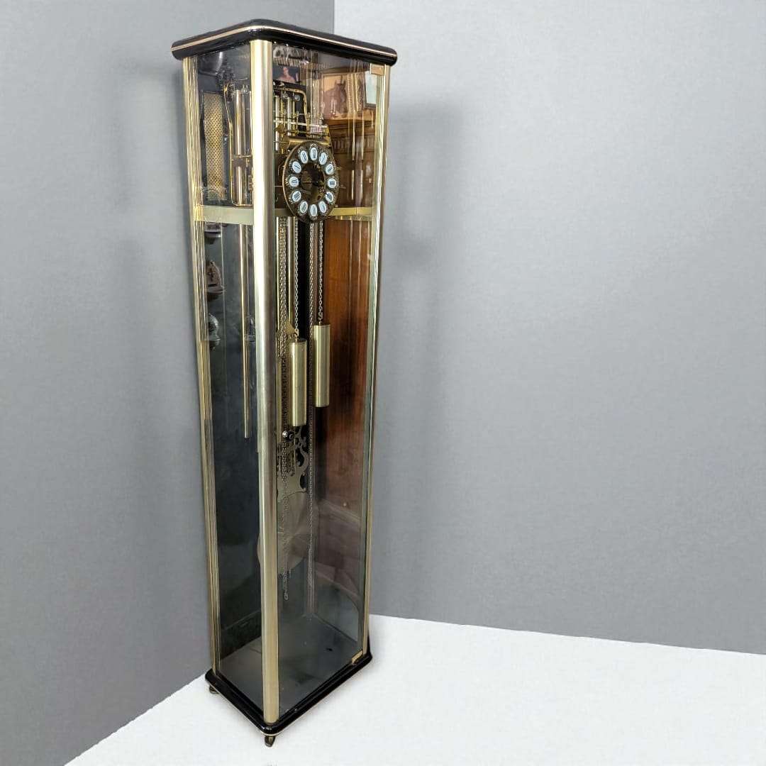 Detalle de engranajes dorados en el Reloj Esqueleto 1965.