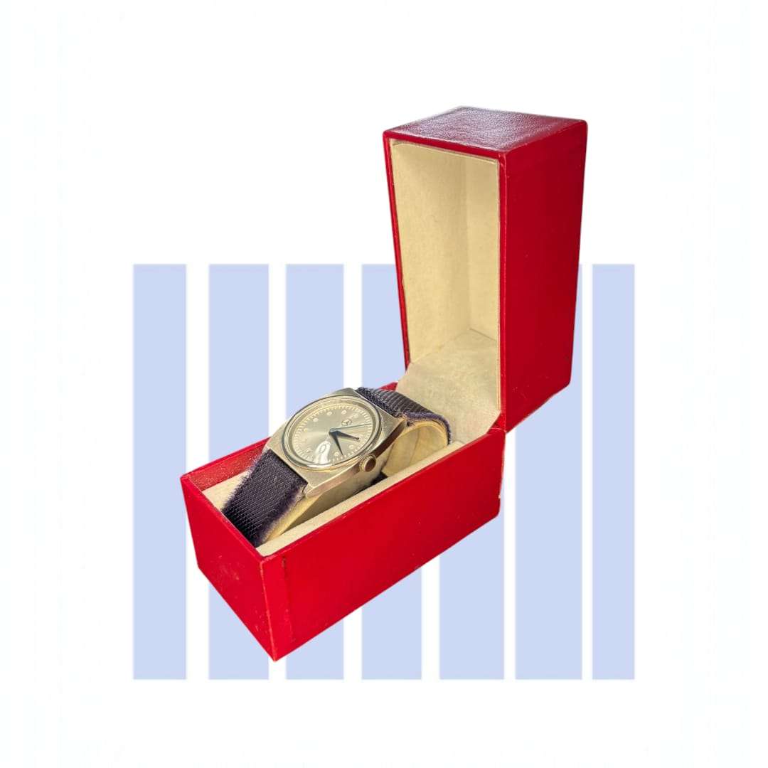 Reloj Mercedes antiguo con estuche rojo original abierto