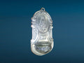 Benditera metal plateado Virgen de los Desamparados con diseño en relieve y detalles ornamentales, ideal para decoración religiosa en el hogar.