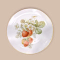 Plato de porcelana Thomas Bavaria pintado a mano con fresas y flores blancas. Detalles delicados y borde dorado para decoración refinada.