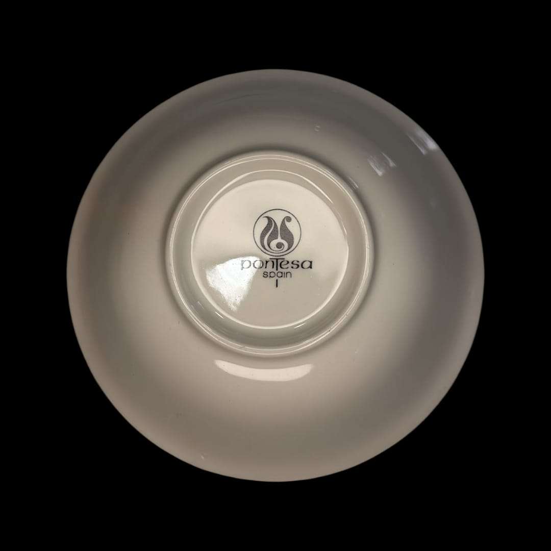 Base de cuenco Pontesa de porcelana española vintage con sello original. Ideal para decoración o colección en estilo retro.