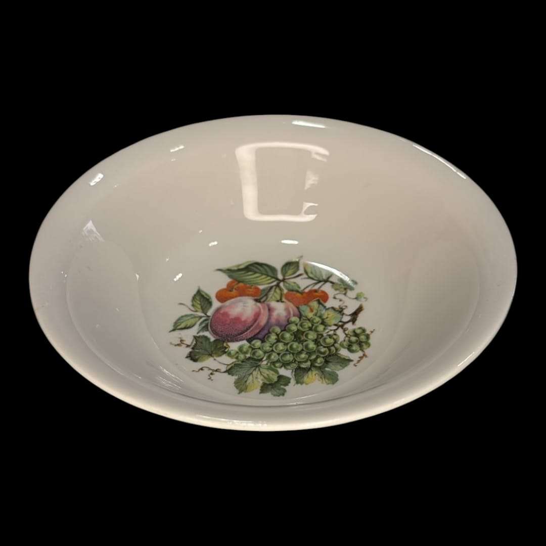 Cuenco Pontesa de porcelana española vintage con diseño de frutas en el centro. Ideal para decoración o vajilla de colección retro.