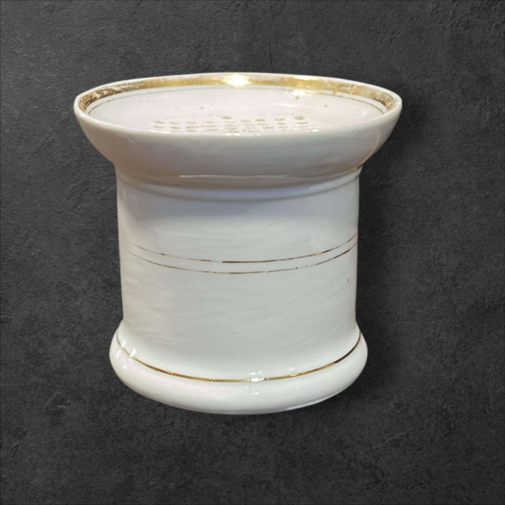 Arenillero antiguo de porcelana