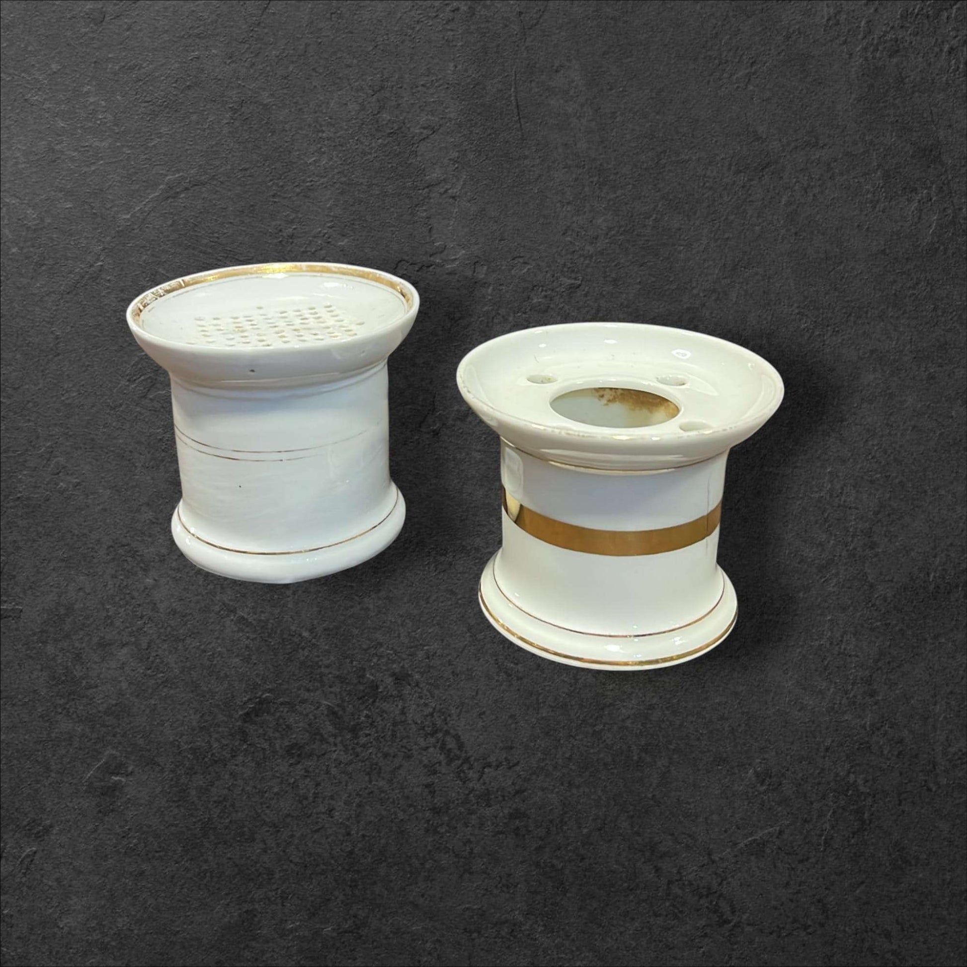 Arenillero antiguo de porcelana