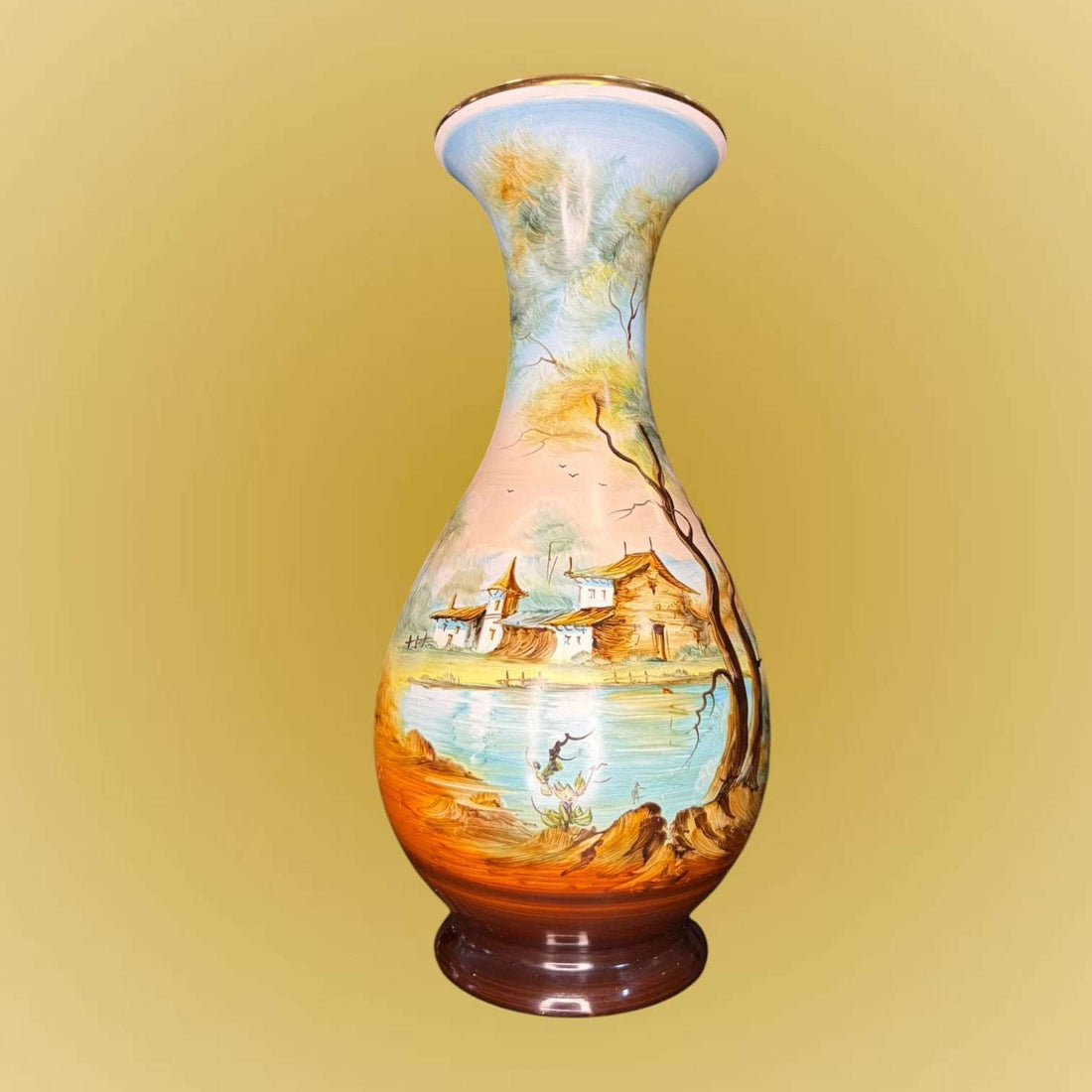 Florero de porcelana pintado a mano artesanal de 32,5 cm con paisaje rural en tonos cálidos. Decoración vintage ideal para interiores elegantes.