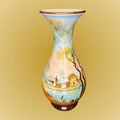 Florero de porcelana artesanal de 32,5 cm con pintura a mano de casas junto al río. Pieza decorativa única para hogar estilo clásico.