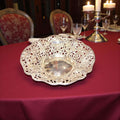 Panera de Metal Plateado Clásica 30 cm en mesa de gala