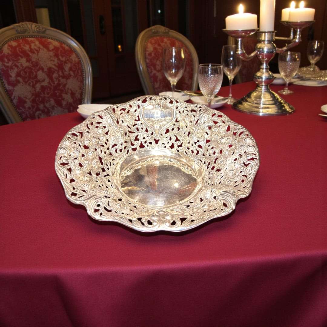 Panera de Metal Plateado Clásica 30 cm en mesa de gala