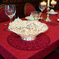 Panera de Metal Plateado Clásica 30 cm en mesa elegante