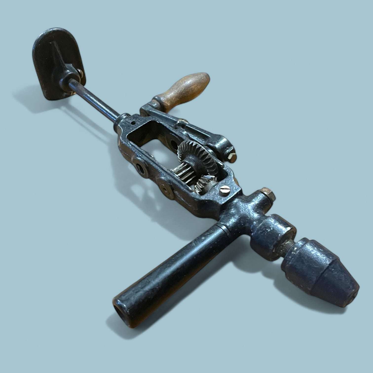 Berbiquí antiguo taladro manual mecánico