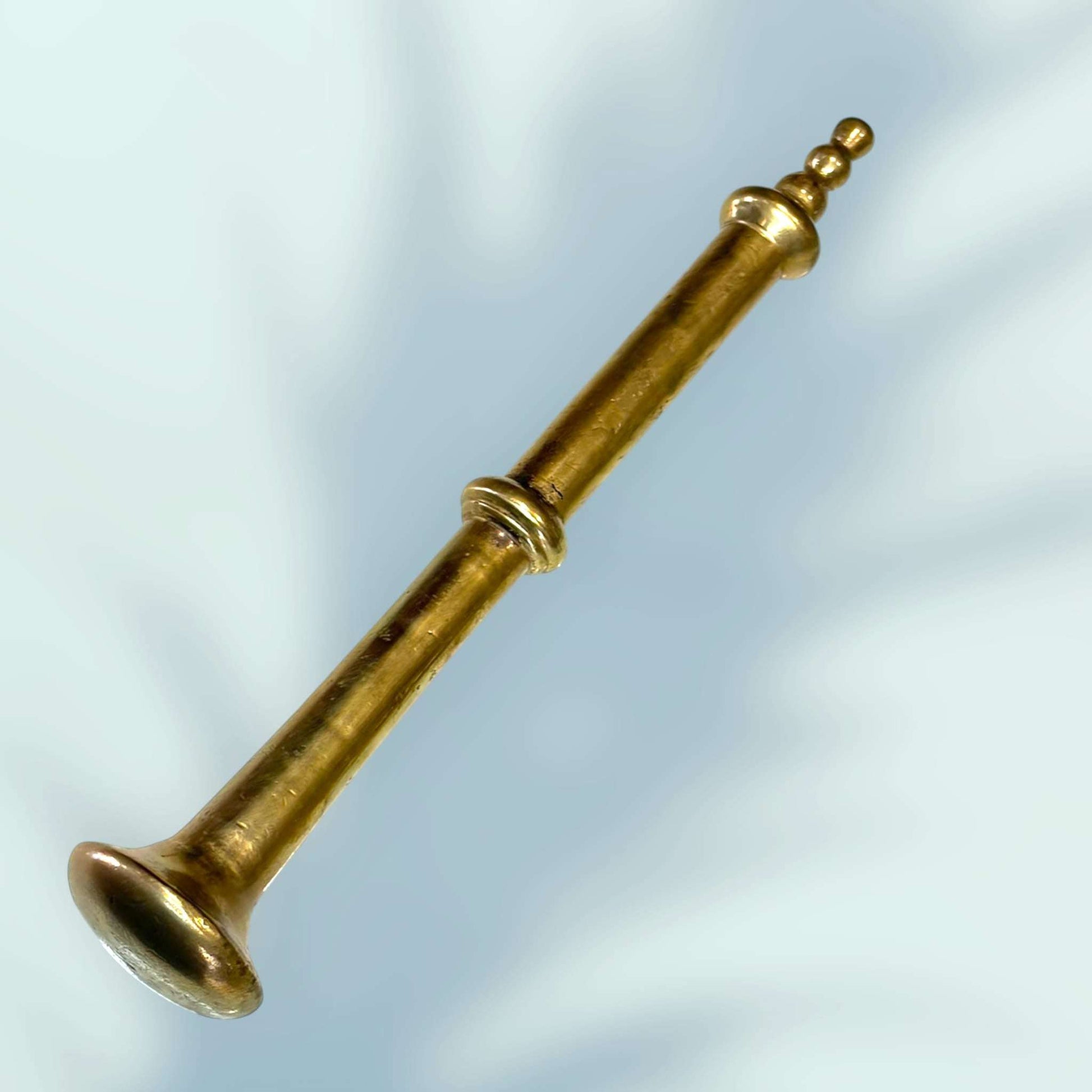 Maja de bronce artesanal para mortero