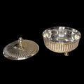Joyero de metal plateado con tapa acanalada clásica y patas esféricas para decorar tocador