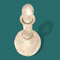 Licorera de cristal tallado con tapón decorativo