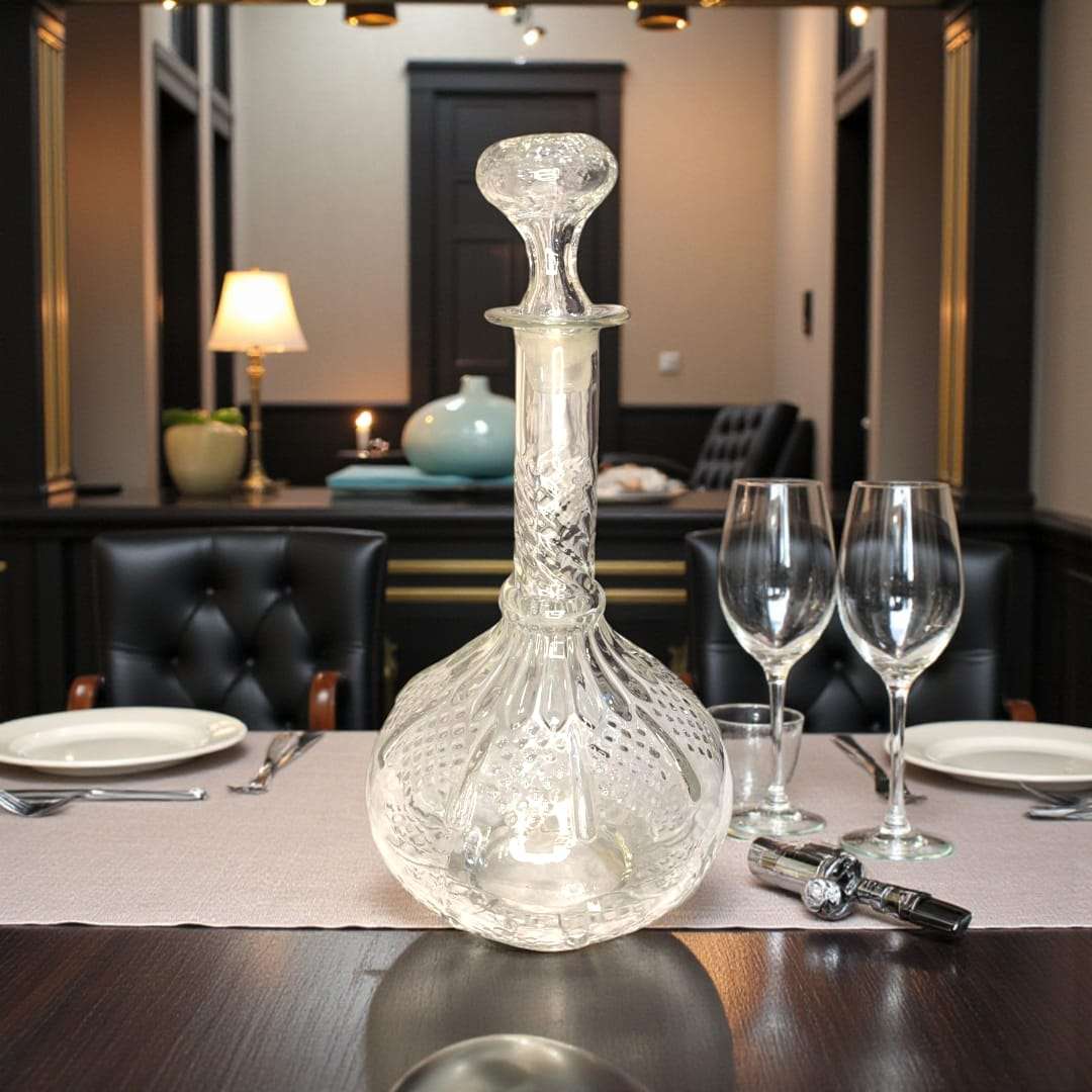 Licorera de cristal con tapa elegante para decoración y conservación