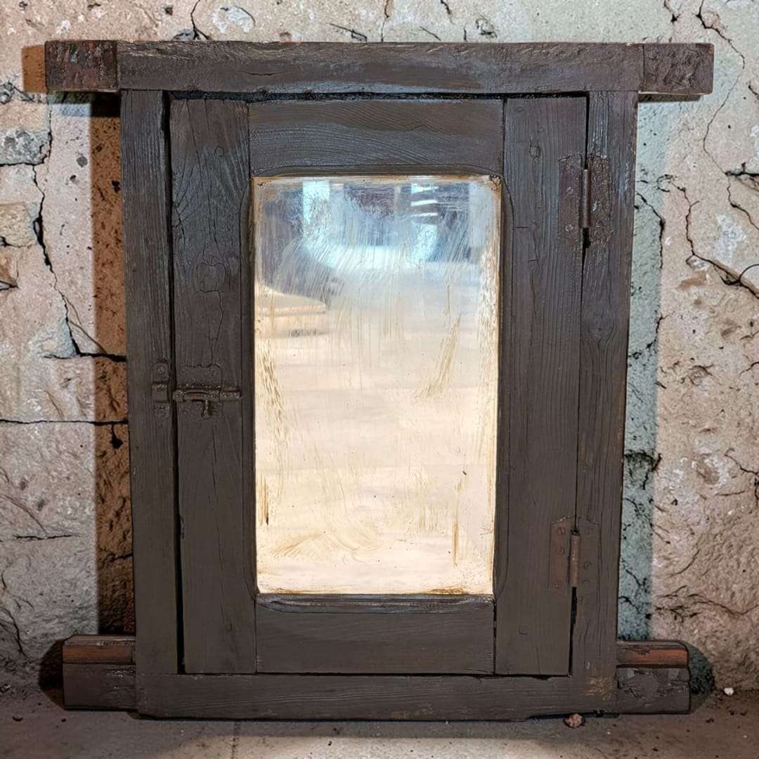 Ventana rústica de madera y cristal decorativa artesanal