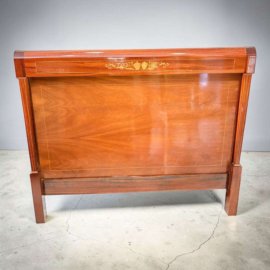 No se trata solo de un complemento de cama, sino de un elemento capaz de transformar toda la habitación, aportando elegancia, calidez y una imagen mucho más cuidada.

