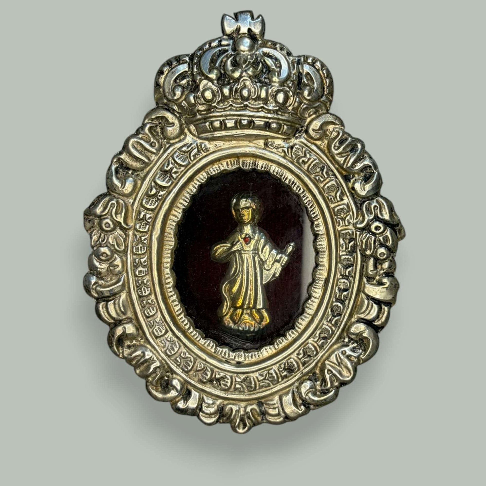 A sua presença é elegante, exclusiva e cheia de valor decorativo, perfeita para clientes de Espanha e Portugal que valorizam peças antigas com identidade.