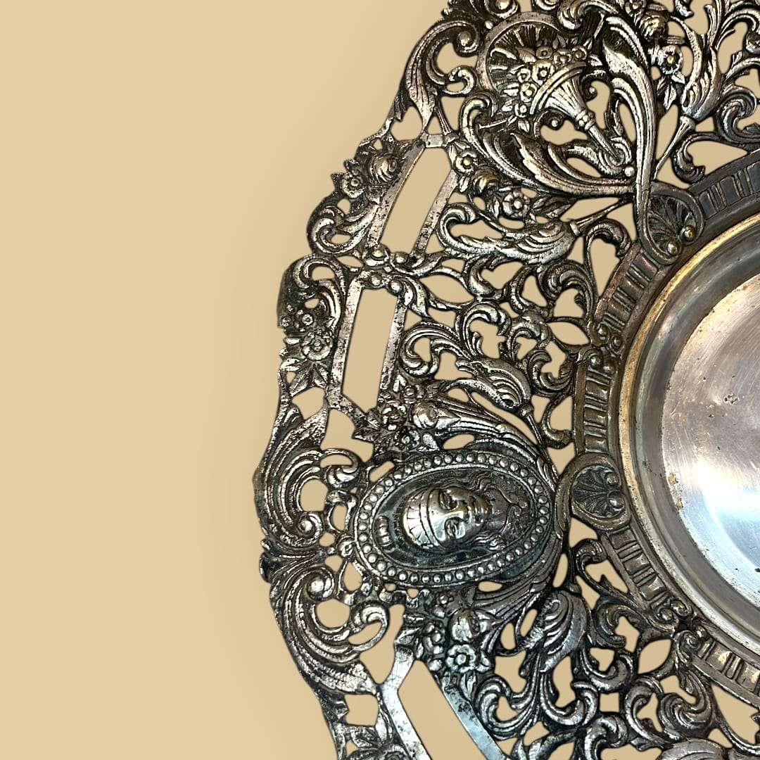  Es ideal para quienes buscan una pieza única, limitada y con mucha presencia, capaz de vestir un ambiente clásico, romántico o ecléctico con personalidad.