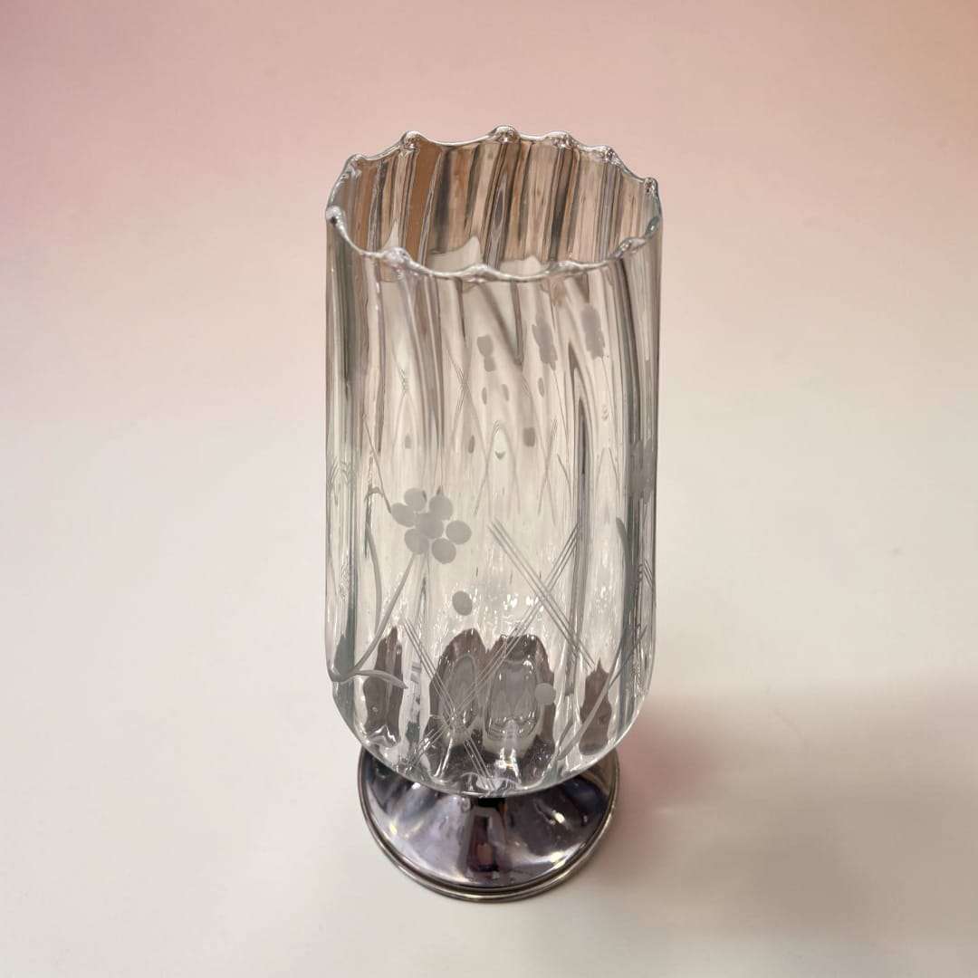 Copa antigua de cristal y metal plateado decorativa
