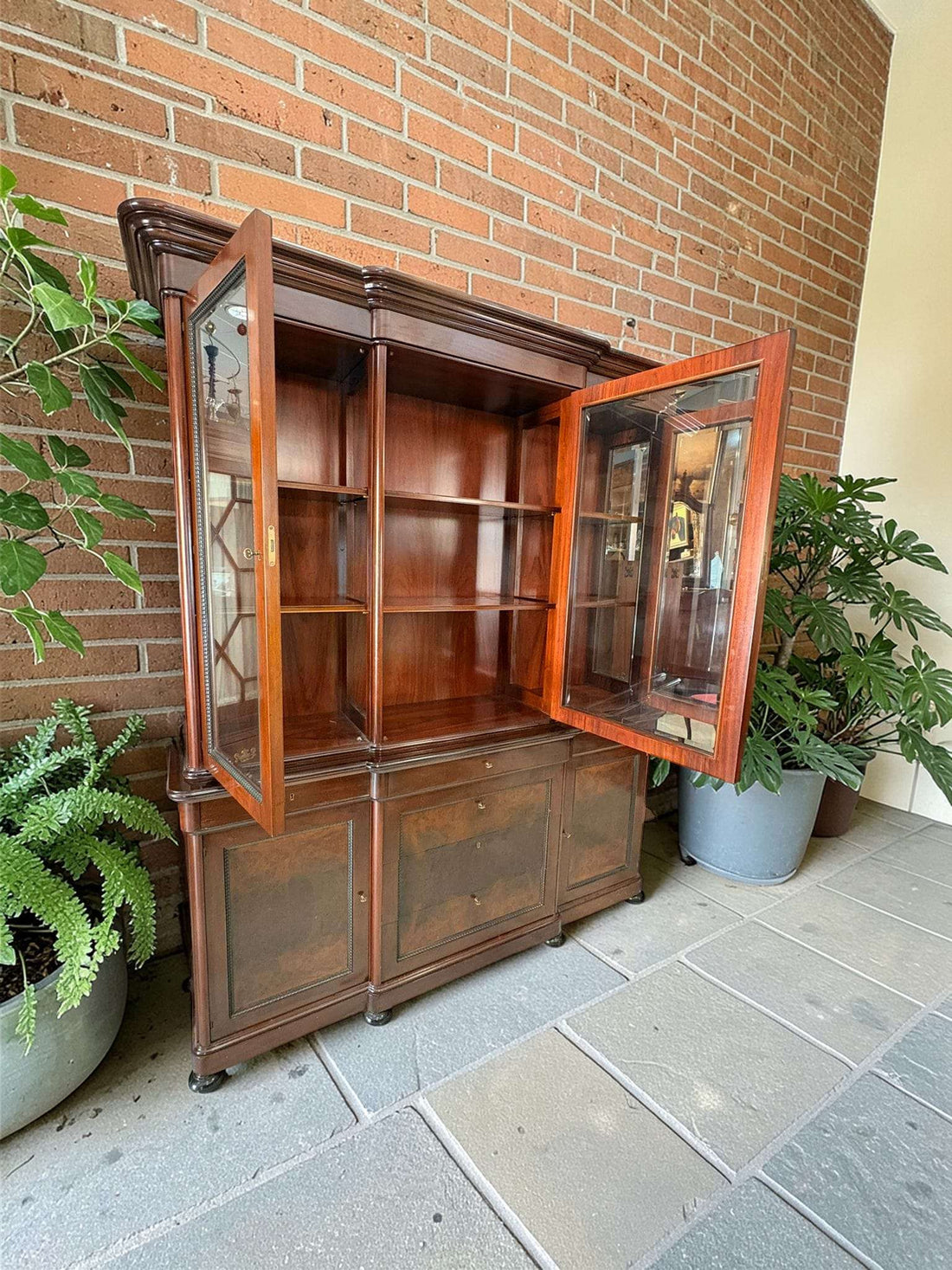 Vitrina antigua de caoba con cristal | Mueble único elegante
