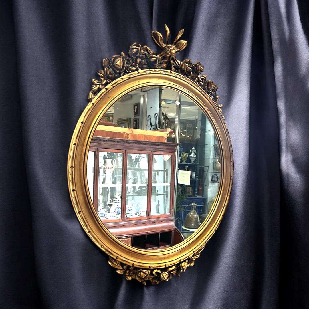  La combinación entre volumen, simetría y ornamento lo convierte en una pieza de gran poder decorativo.