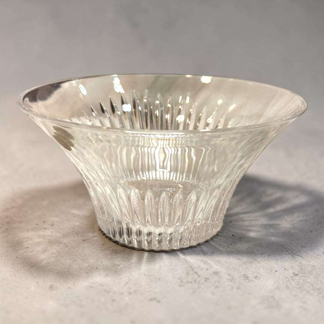 Frutero de cristal RCR italiano decorativo con acabado brillante y diseño tallado