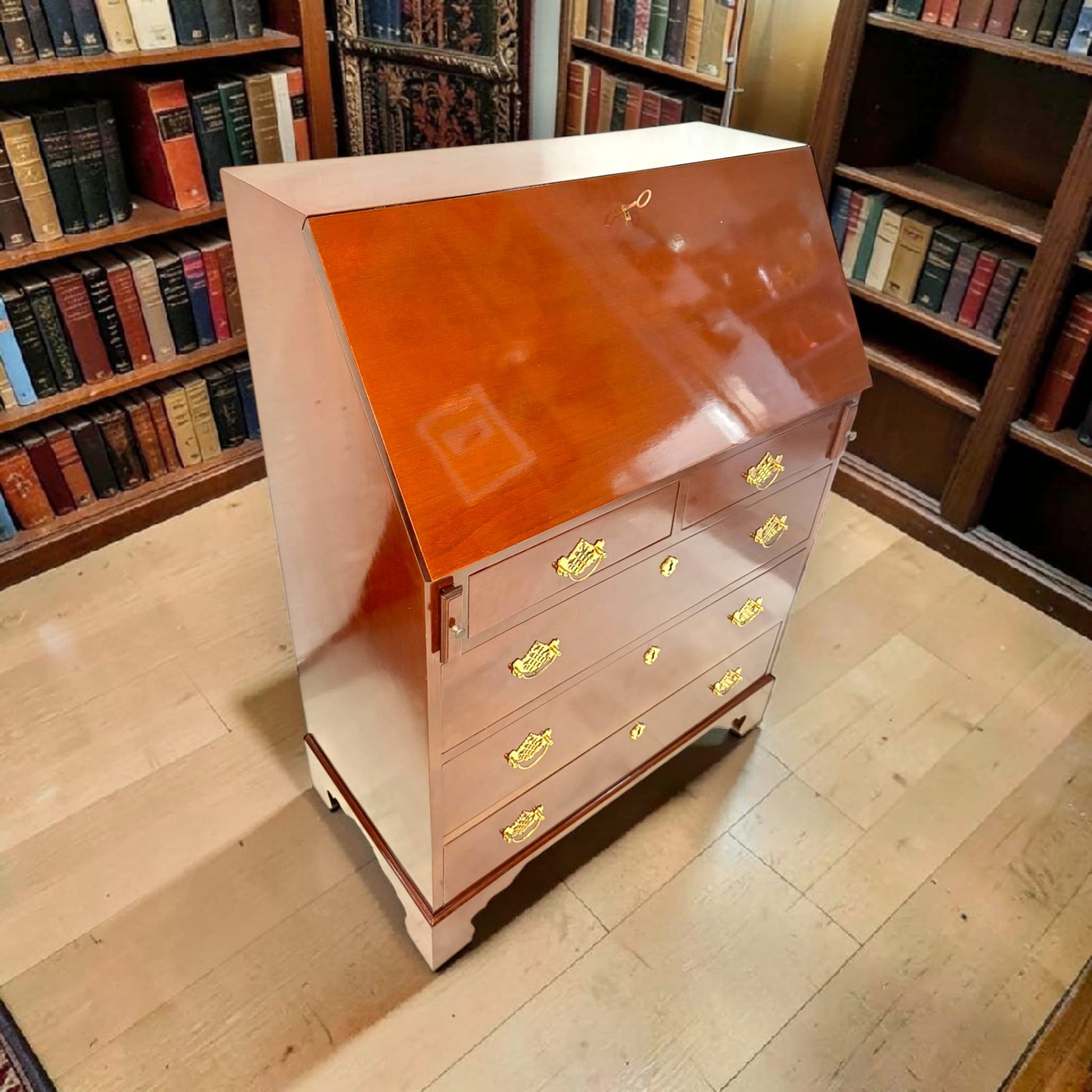 Es ideal para quienes valoran los muebles con historia, con presencia y con un encanto difícil de replicar.
