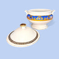 Sopera de porcelana decorada azul y oro con plato a juego