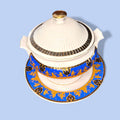 Sopera de porcelana con plato decorado azul y oro